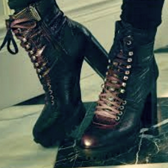 NEW VINCE CAMUTO "ERMANIA" BOOTS - Picture 16 of 16